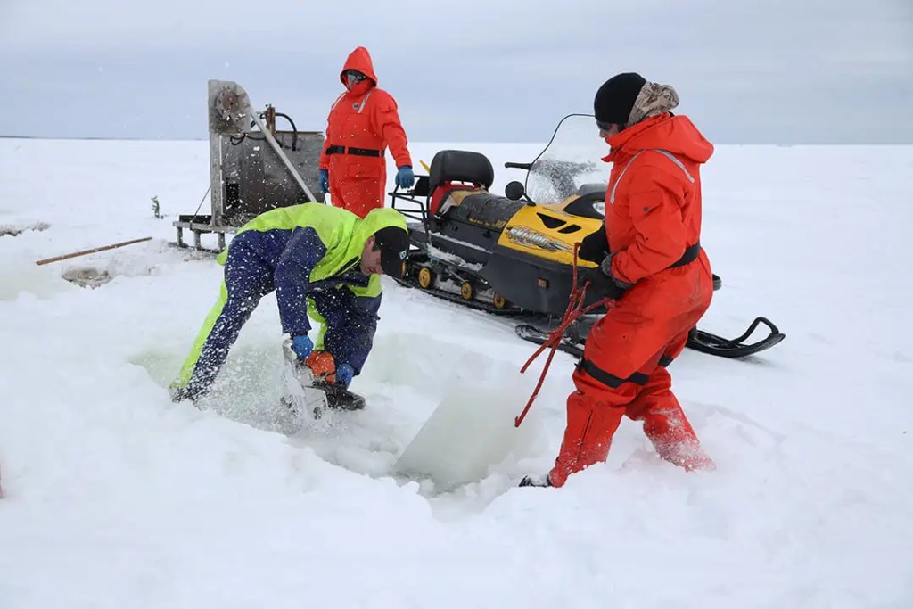 maison beausoliel team working in the snowy conditions