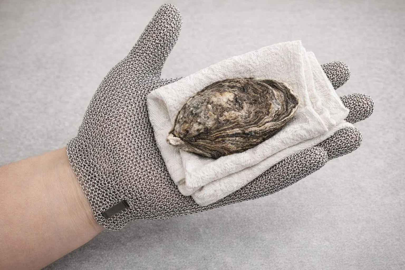 VINAER stainless steel chainmail glove for oyster shucking safety